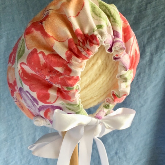 Summer Bonnet, White & Floral Print with Peek-a-boo back - Picture 6 of 8